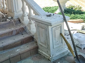 Наглядно о том, почему не надо ставить балюстраду из обычного бетона под покраску! 14