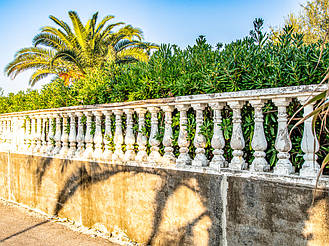 Наглядно о том, почему не надо ставить балюстраду из обычного бетона под покраску! 15