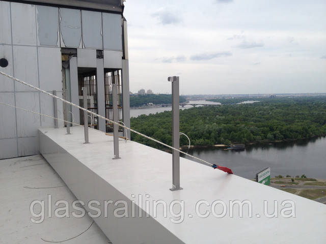 Stoyki nerzhaveyuschie dlya steklyannogo ograzhdeniya