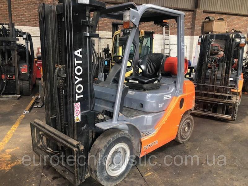 Вилковий навантажувач Toyota 02-8FGF25.