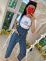 Универсальный и практичный женский джинсовый комбинезон с открытым верхом