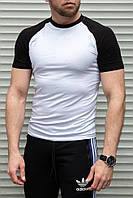Мужская белая футболка с коротким черным рукавом