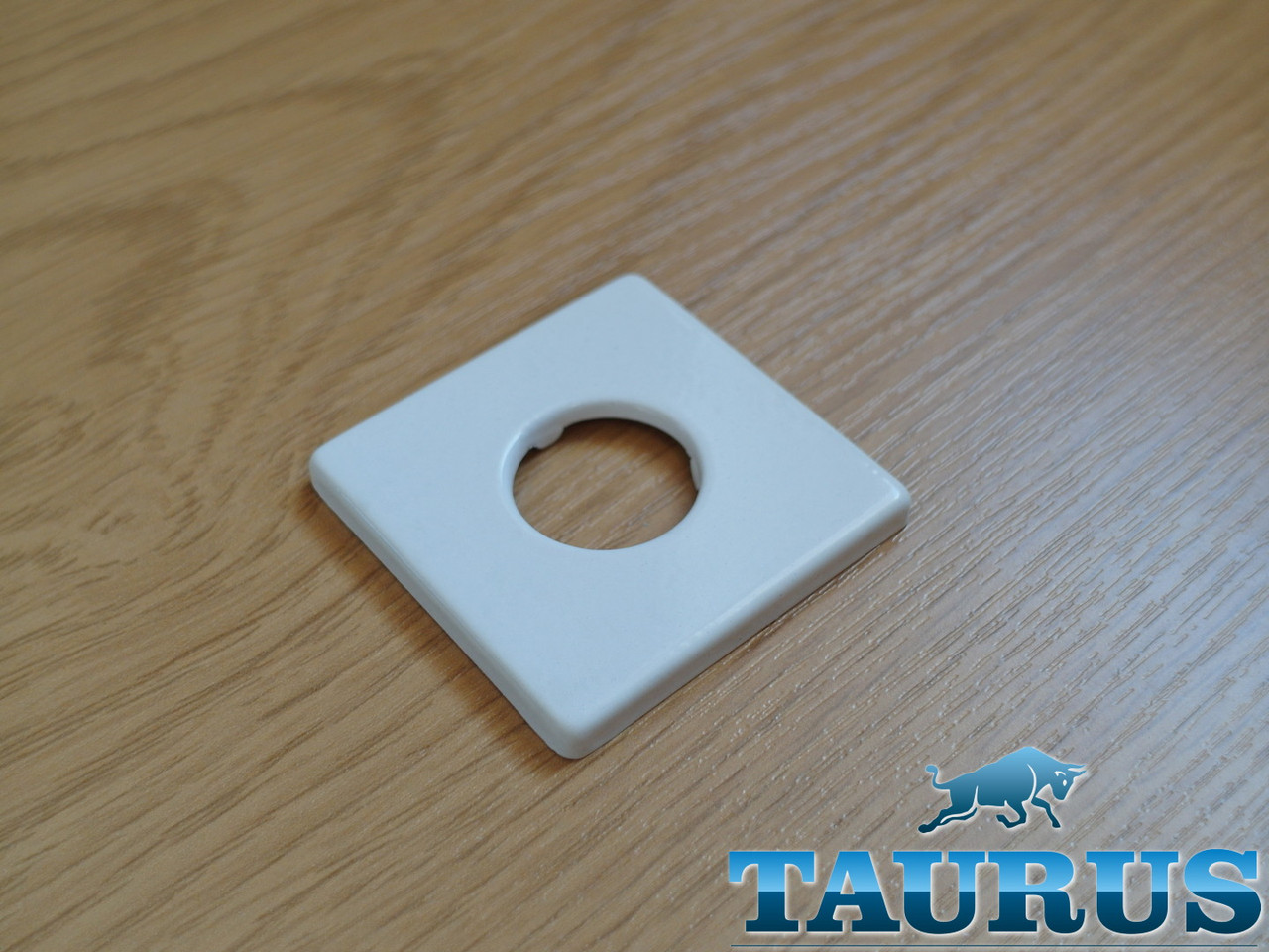 Біла квадратна декоративна н/ж накладка (фланець) ThermoPulse CUBE 48х48 White, висота 5 мм, під d1/2" (20 мм)