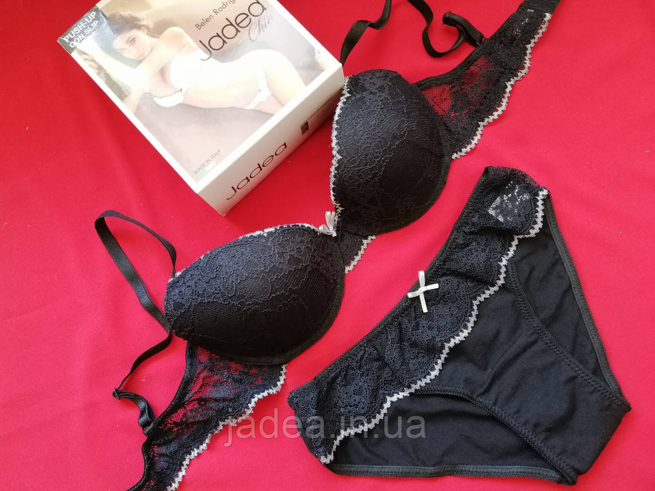 Вишуканий комплект спідньої білизни Jadea 4911 nero