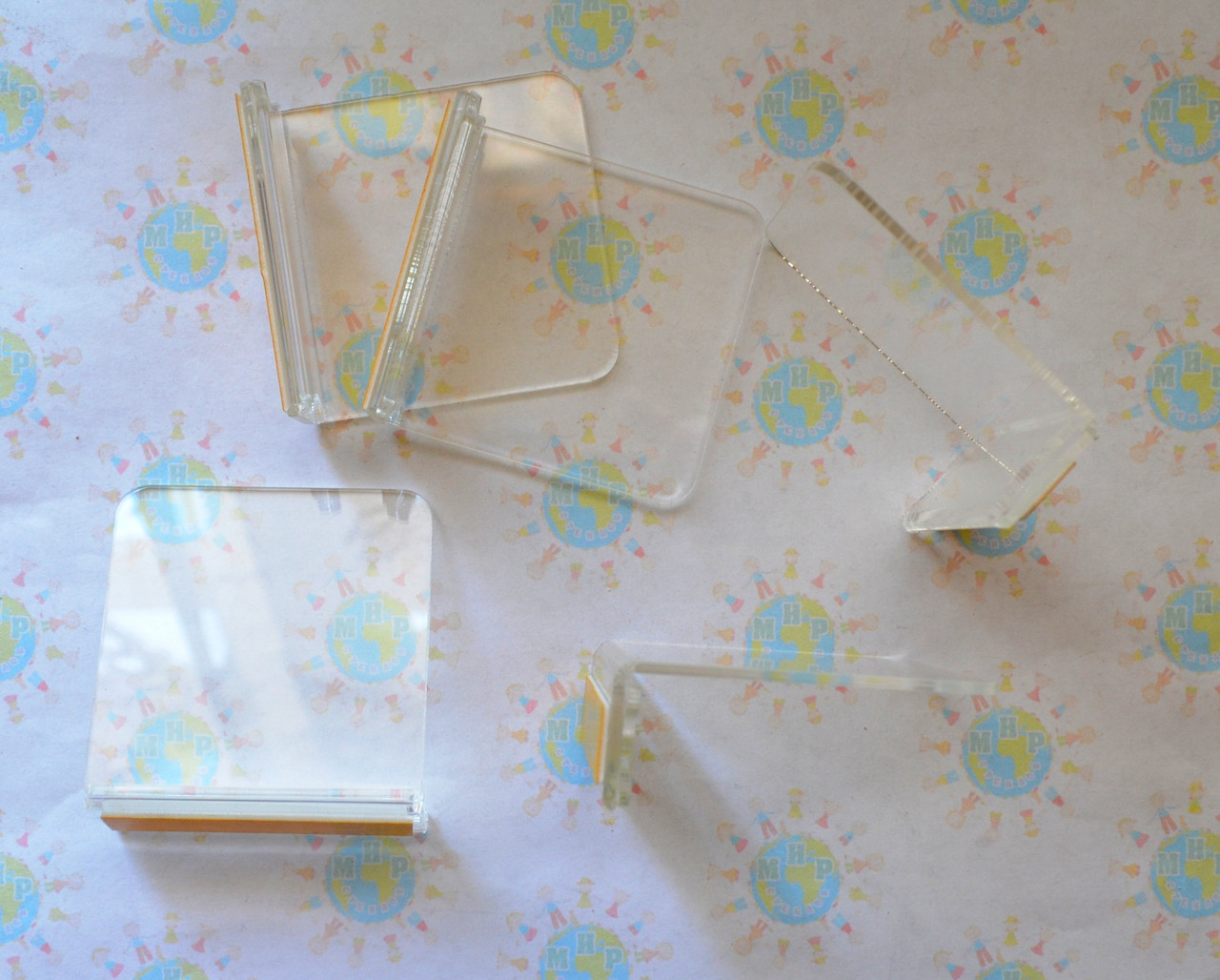 Поличка для стенда з кишенькою для імені та двостороннім скотчем