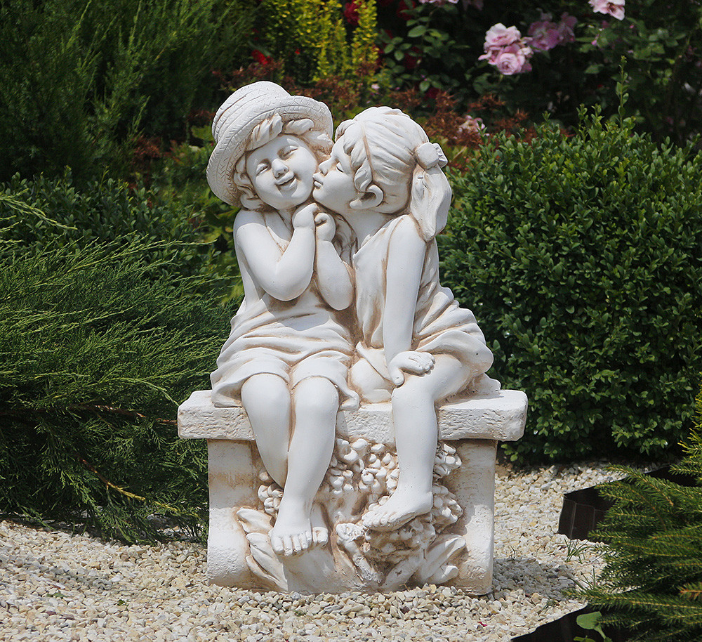 Садова фігура Пара, що цілується на лавочці 63х43х27 см Гранд Презент ССП12211 Крем