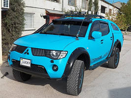 Козирьок на лобове Mitsubishi L200