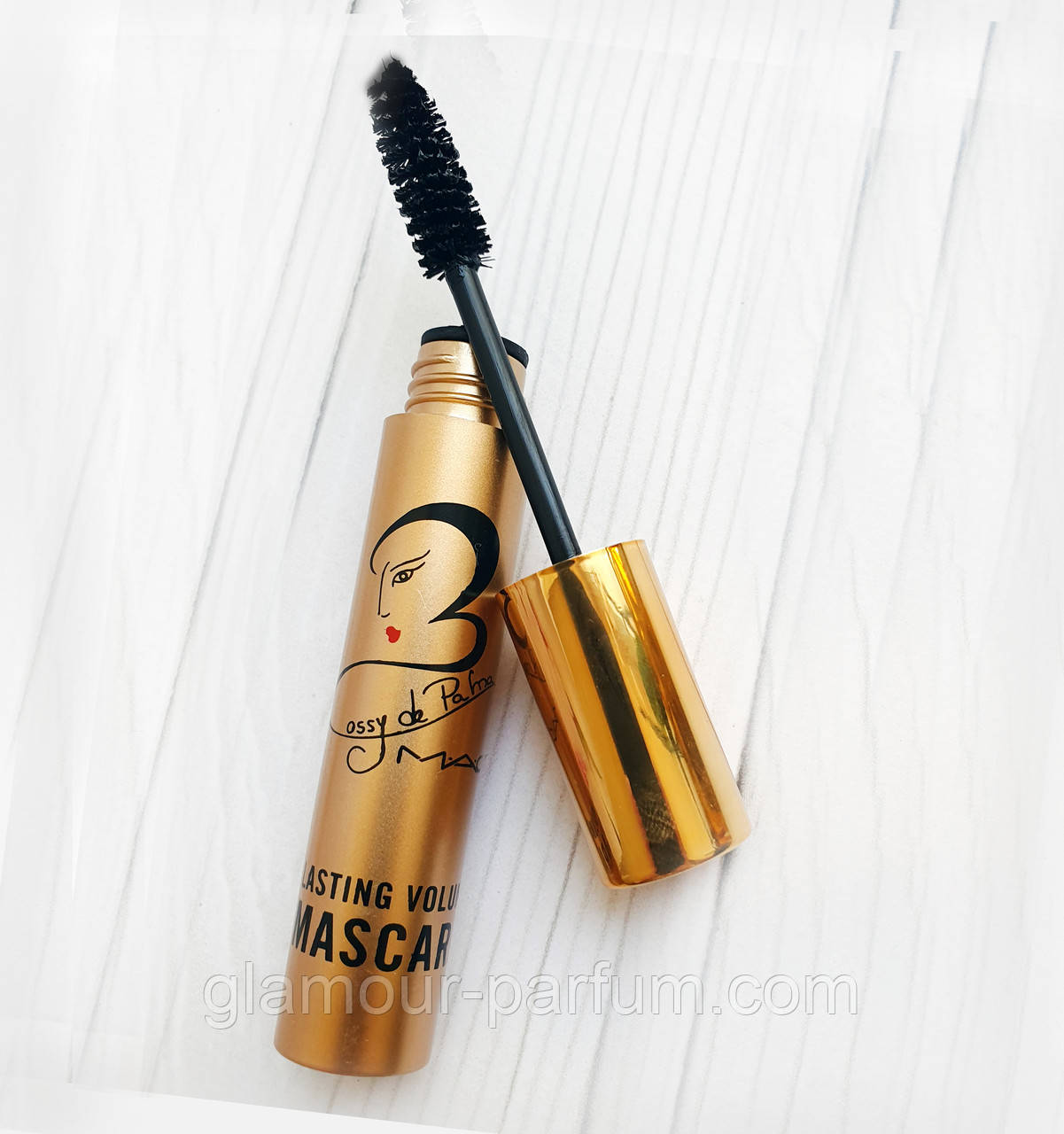 Туш МАК Rossy de Palma lasting volume mascara з великим пухнастим пензликом.