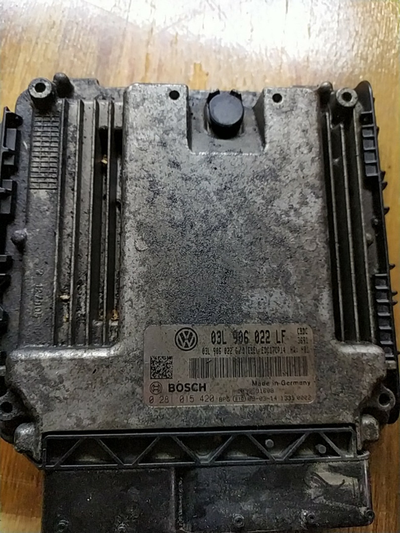 Блок керування двигуном 2.0 tdi volkswagen