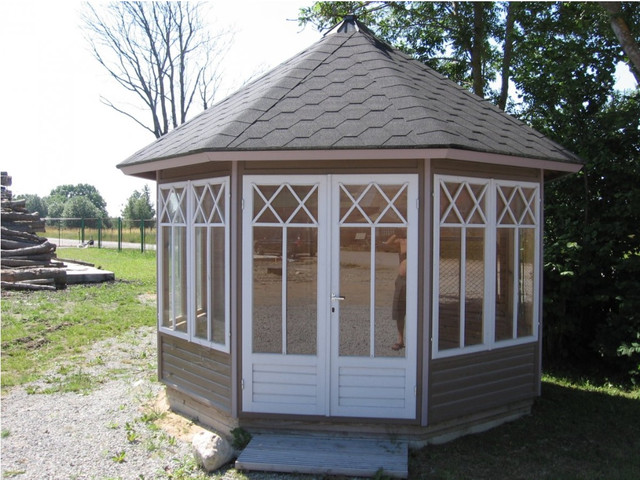 Восьмигранна закрита альтанка 9 м2 з дерева для дачі від виробника Wood Gazebo 017