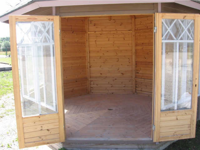 Восьмигранна закрита альтанка 9 м2 з дерева для дачі від виробника Wood Gazebo 017