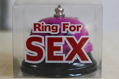 Дзвінок настільний "RING FOR SEX" малиновий