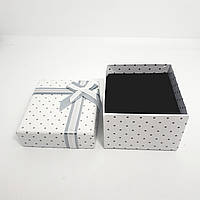 Подарочная картонная коробочка в горошек с подушечкой