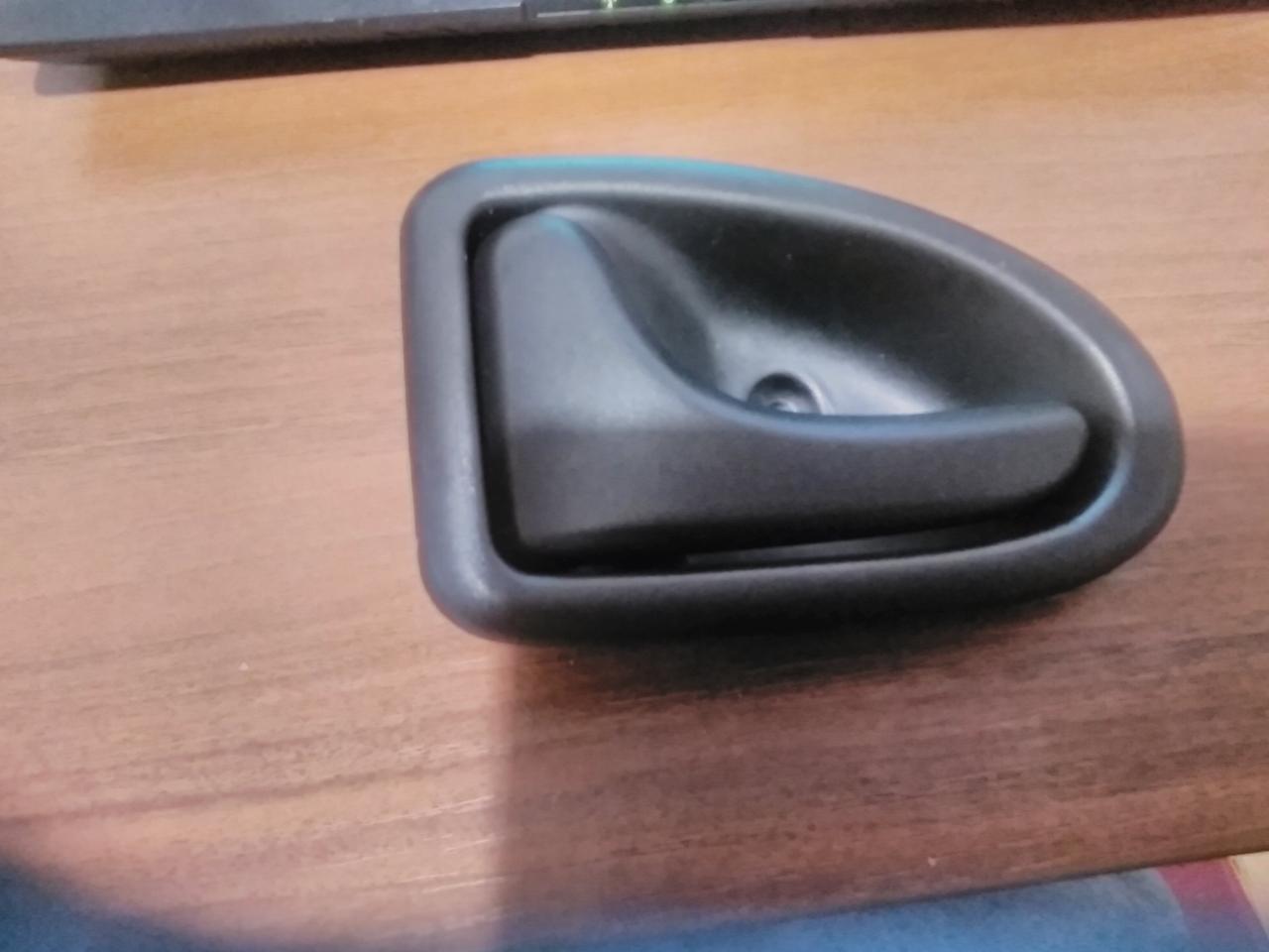 Ручка дверей внутрішня права Renault Trafic II / Opel Vivaro A 01-14 6010-09-025408P BLIC (Польща)