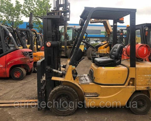 Вилковий навантажувач Cat Lift Trucks FG25K.