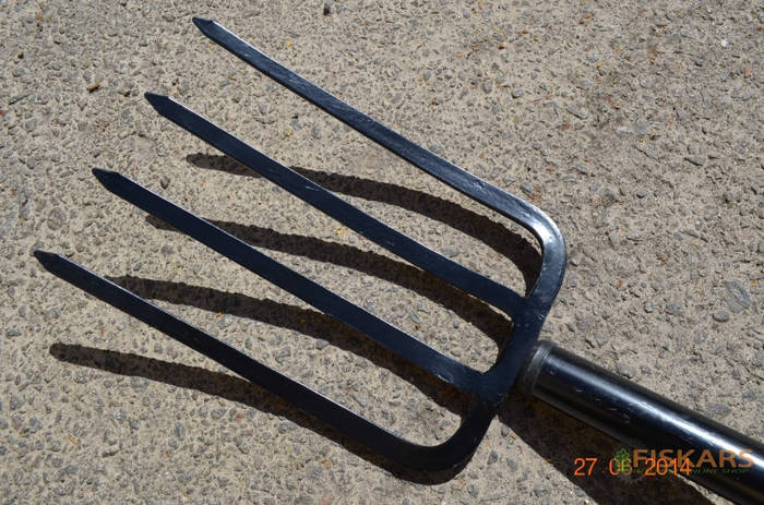 Купить Садовые вилы для копки земли fiskars (133423/1003458), цена 750 ...