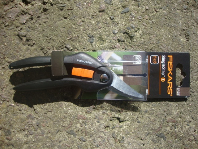 Універсальні ножиці Fiskars Single Step (111270)1000570
