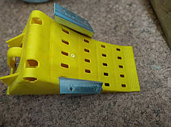 Противооткатний башмак (упор) з кронштейном для вантажних автомобілів