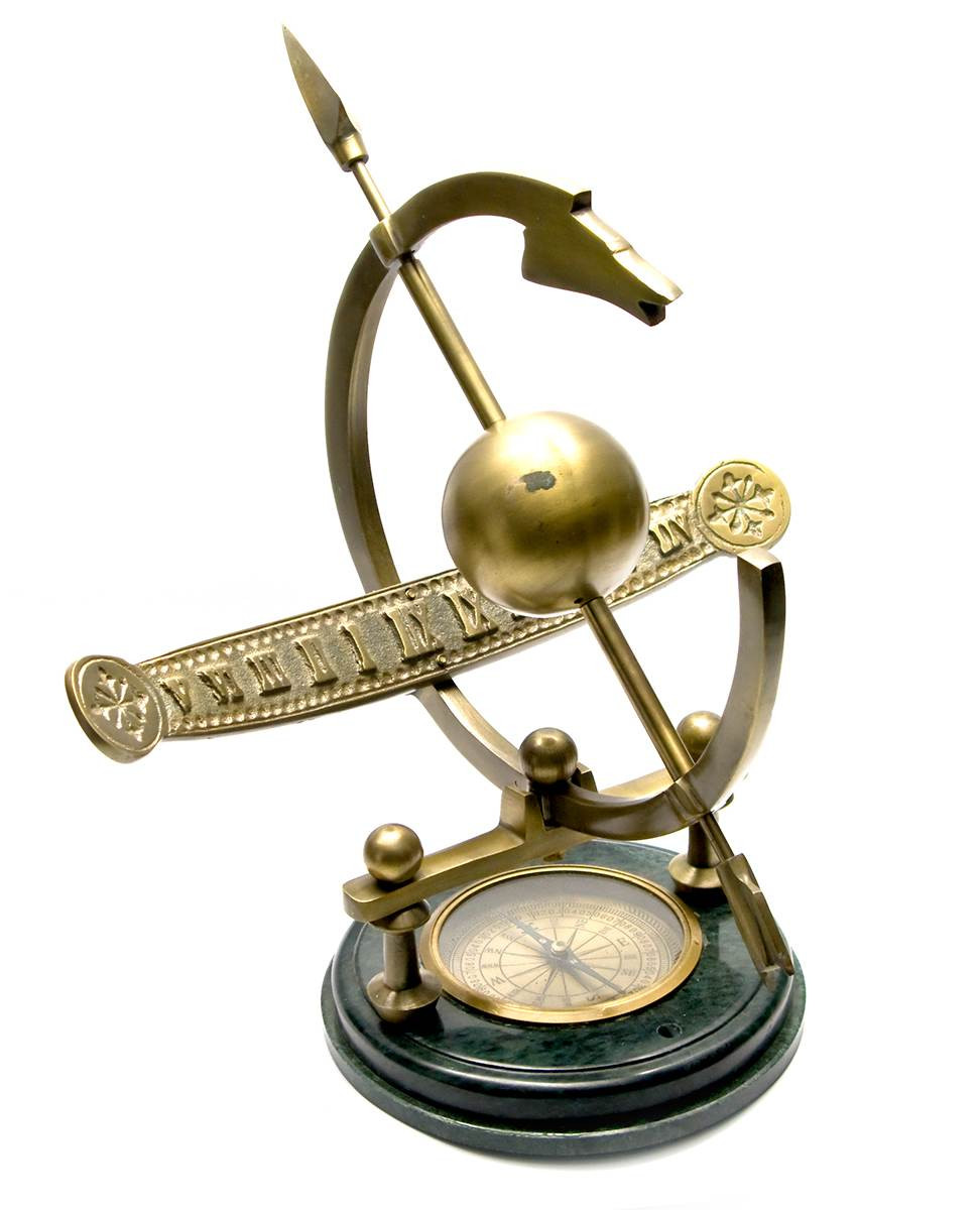 Солнечные часы с компасом и каменной подставкой (34х36х35 см) - фото 1 - id-p103437545