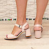 Босоніжки шкіряні жіночі на широкому стійкому підборі, колір пудра, фото 3