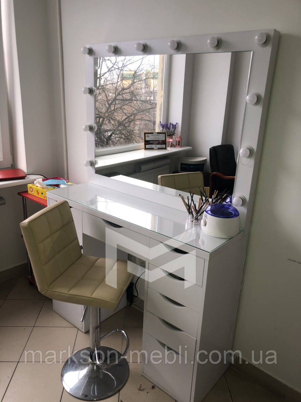 Гримерный стіл візажиста на 2 тумби з підсвічуванням і склом на стільниці, фото 1