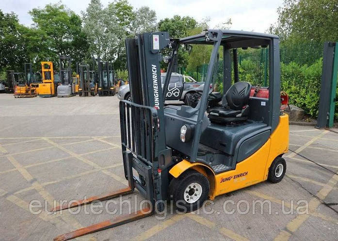 Вилковий навантажувач Jungheinrich TFG320S.