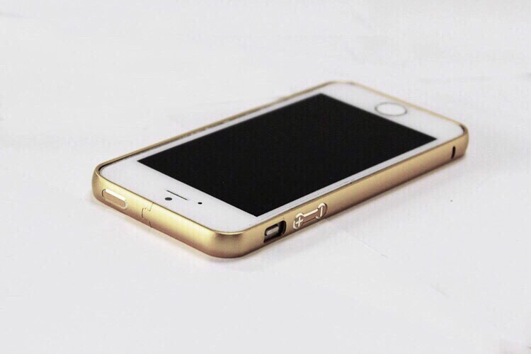 Металевий ультратонкий бампер для Iphone 5/5S/5SE gold, фото 1