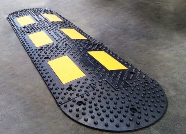 Штучна дорожня нерівність Лежачий поліцейський ЛП500 Штучна дорожня нерівність Лежачий поліцейський ЛП500