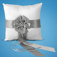 Подушечка для обручних кілець зі сріблястою стрічкою