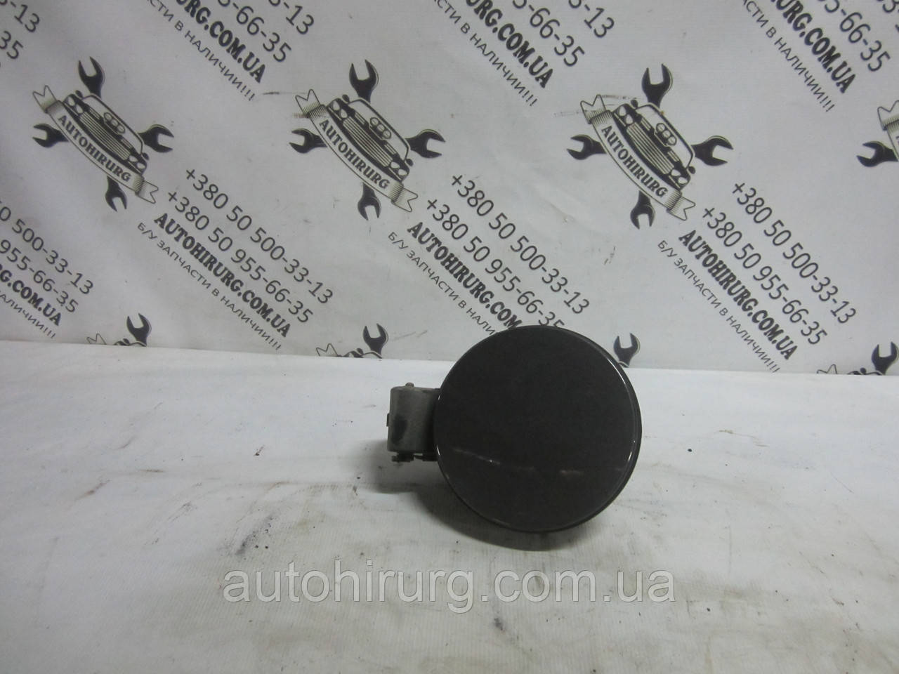 Лючок бензобака Toyota Tundra (77291-0C070 / 77305-0C050)