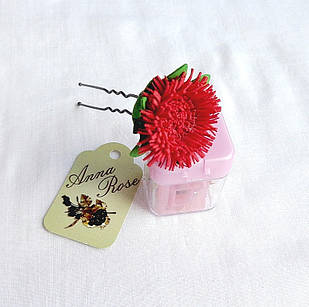 Шпилька для волосся з квіткою з фоамирана ручної роботи "Маргаритка червона"