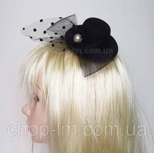 шляпка с жемчугом черная