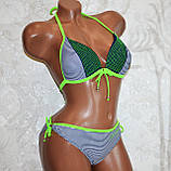 Розмір 44. Гарний жіночий смугастий купальник, на зав'язках, із зеленими стразами, з пушапом, фото 2