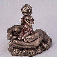 Статуэтка Veronese Все в руках Бога 13 см 76266 фигурка веронезе руки ладони Бога и ребенок девочка