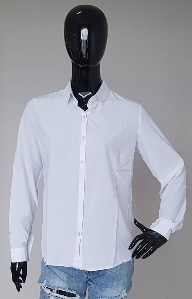 фотографія жіноча біла блузка сорочкового крою