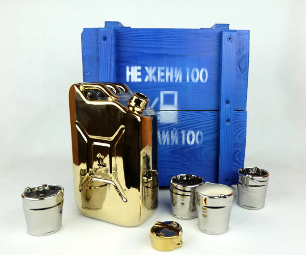 Не жені 100 а налий 100 - золота пляшка-каністра в дерев'яному ящику, набір Дозаправка, фото 1