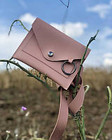 Розовая мини сумочка женская на пояс бананка маленькая молодежная модная сумка клатч на кнопке пудрового цвета