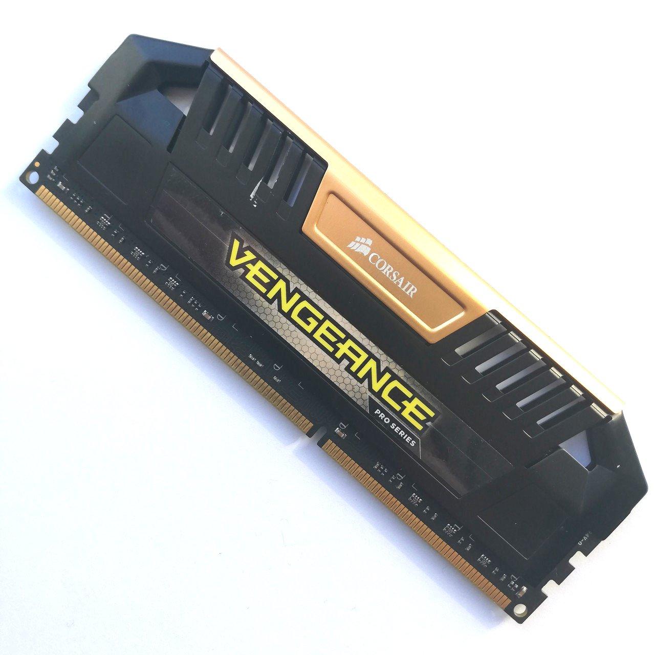 Ігрова оперативна пам'ять Corsair Venegeance Pro DDR3 4Gb 1600MHz PC3-12800U CL9 (CMY8GX3M2A1600C9A) Б/У