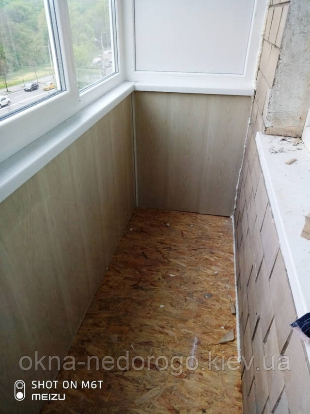 Обшивка балкона пластиковою вагонкою Київ пр. Голосіївський 100/2