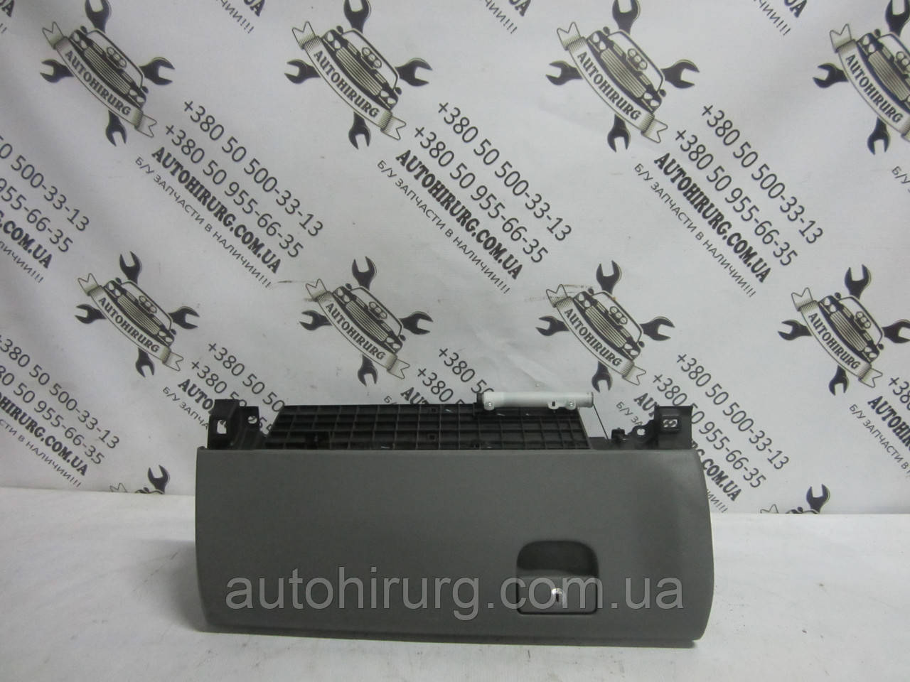 Передній правий бардачок Toyota Tundra (55513-0C010 / 55320-0C010)