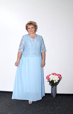 Ошатна сукня в підлогу небесно-блакитного кольору з гіпюром з шифону