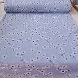 Котон жакард із білими квітами на ніжному блакитному тлі, ширина 145 см, фото 2