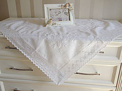 Скатертина біла з мереживом 95 х 95 см.