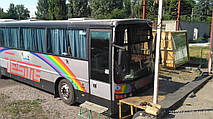 Производство и замена лобового стекла триплекс на автобусе Van Hool T815CL Integral  в Никополе (Украина). 13