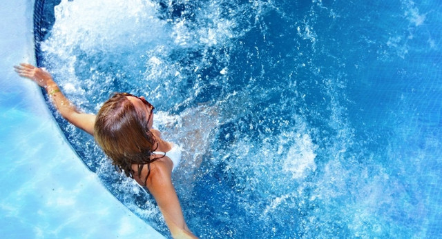 чиста вода в басейні з використанням пісочного фільтра Ariona Pools чиста вода в басейні з використанням пісочного фільтра Ariona Pools