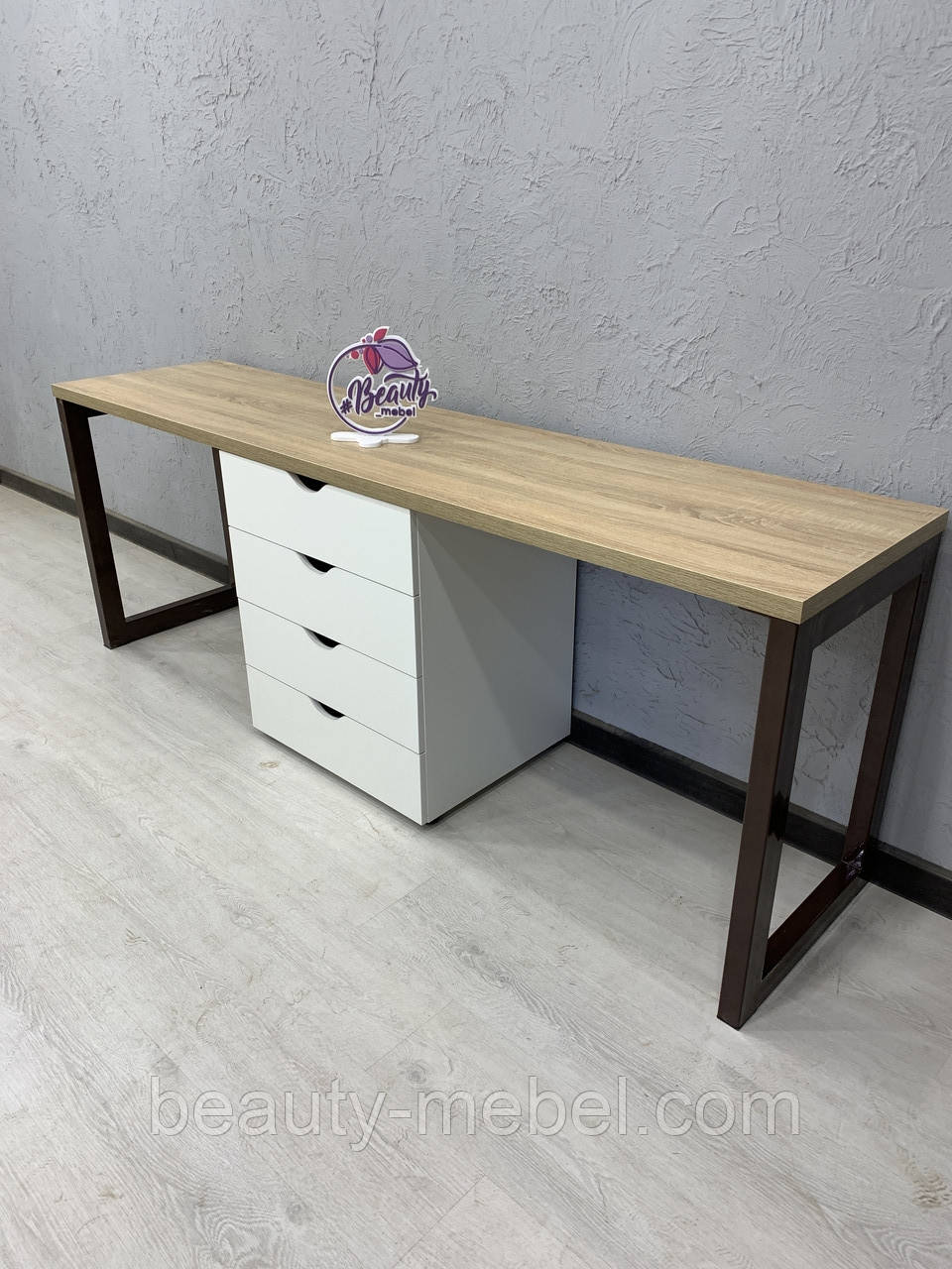 Манікюрний столик на два робочих місця на залізних ніжках, фото 1