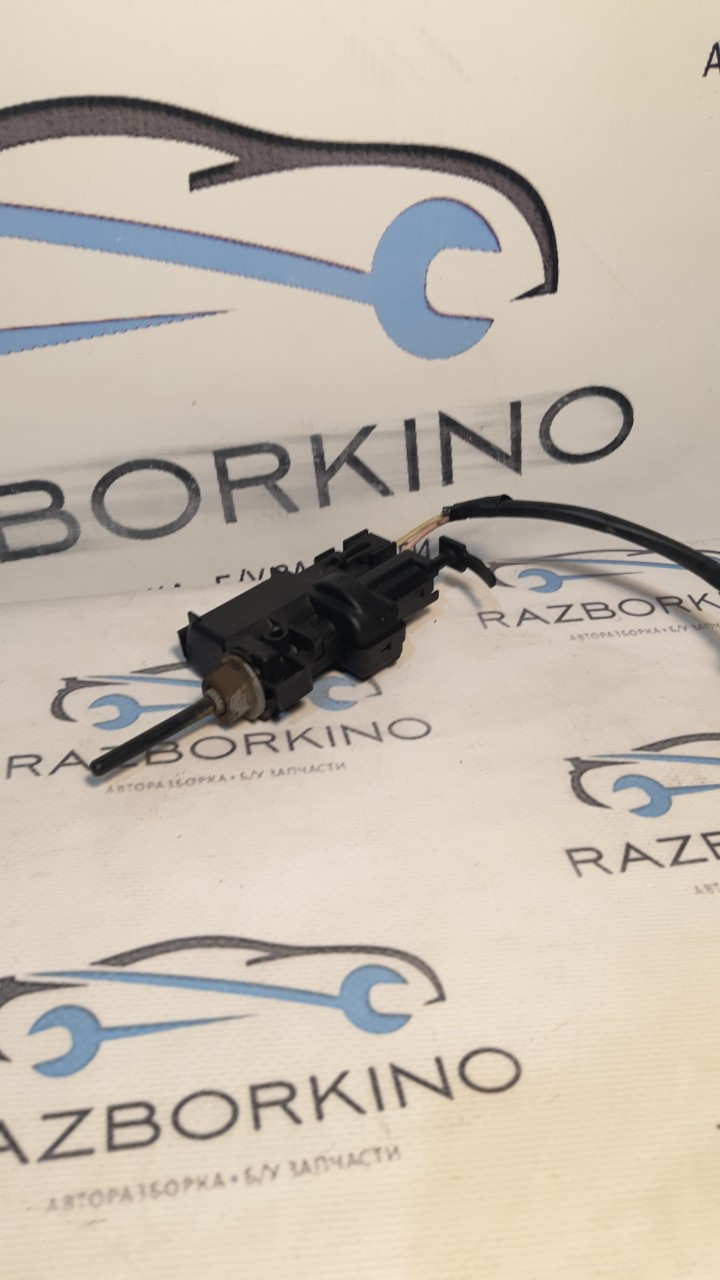 Активатор замку лючка бензобака 8200305732 Renault Clio 3 Рено Кліо, фото 1