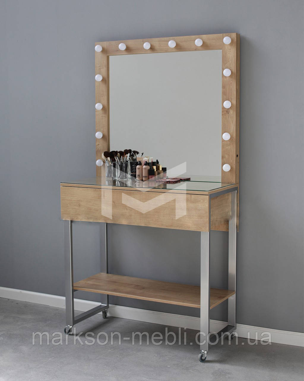 Гримерный столик Atlant з дзеркалом у РАМІ на металевих ніжках