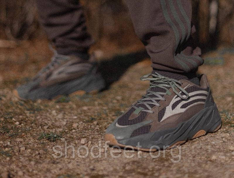 Yeezy cheap 700v2 geode