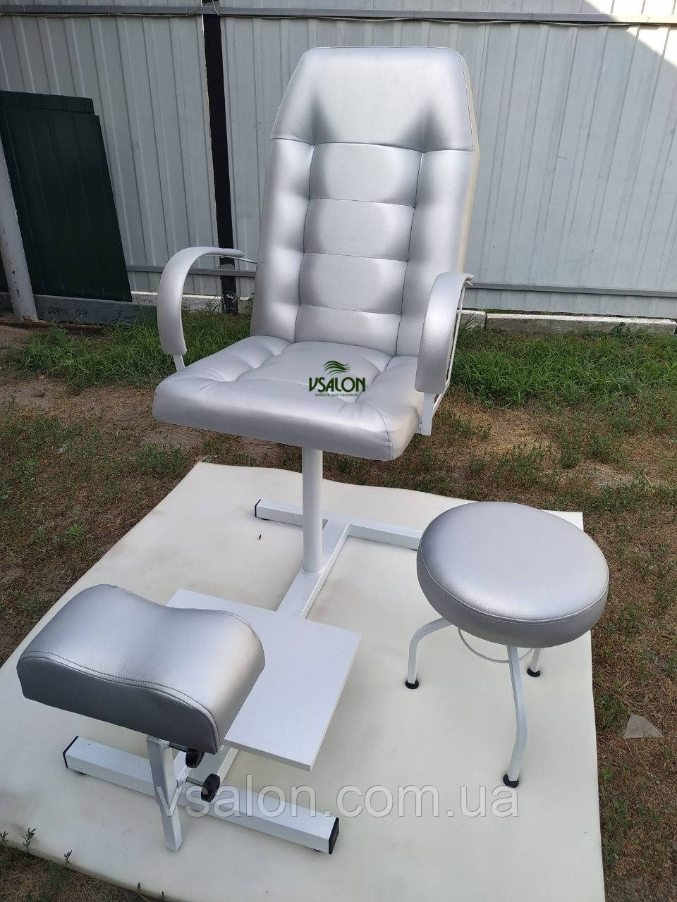 Кресло педикюра, подставка для ноги и стул мастера, комплект в цвете металлик - фото 1 - id-p1003634384